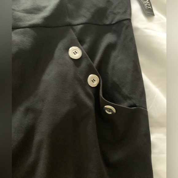NWT NYC Women’s Knee Length Black Dress, Short Sleeve, 3-Button Pockets; Size XL - Picture 3 of 7